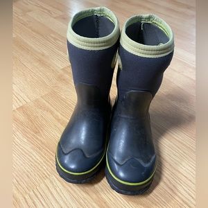 Kids size 12 bogs insulated rain boots bogs blue and green
